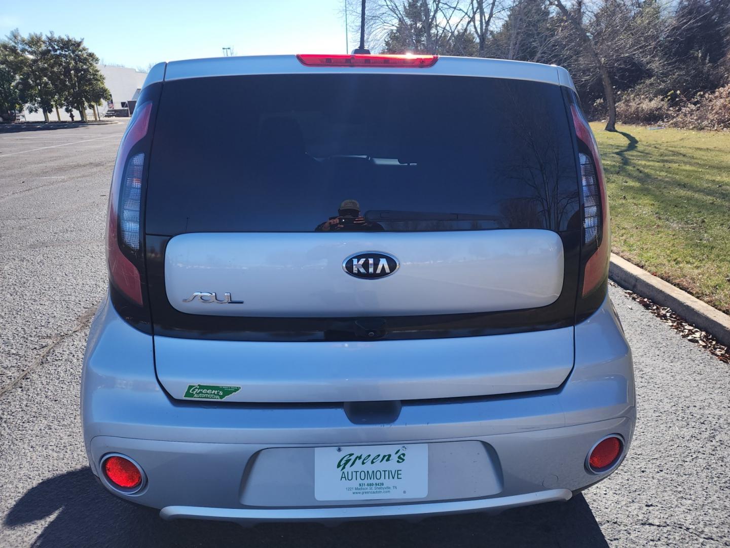 2018 SILVER /Black Kia Soul + (KNDJP3A53J7) with an 2.0L L4 DOHC 16V engine, 6A transmission, located at 1221 Madison St., Shelbyville, TN, 37160, (931) 680-9439, 0.000000, 0.000000 - Photo#2